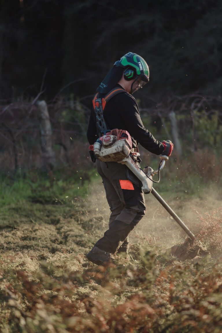 Cómo Trabajar con Desbrozadoras en Terrenos Pedregosos
